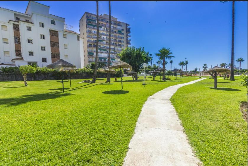 Apartamento En Benalmadena, Primera Linea De Playa Exterior photo